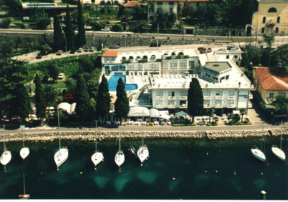 מאלצ'סינה Hotel Excelsior Bay מראה חיצוני תמונה