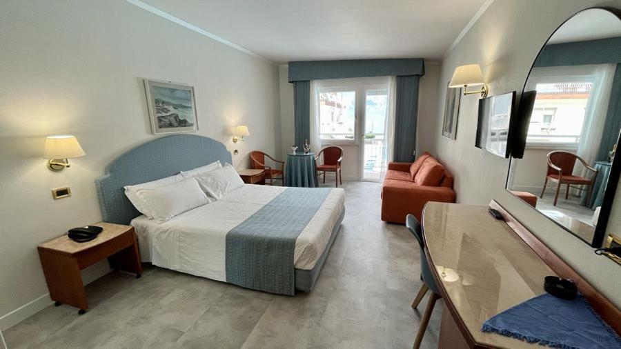 מאלצ'סינה Hotel Excelsior Bay מראה חיצוני תמונה