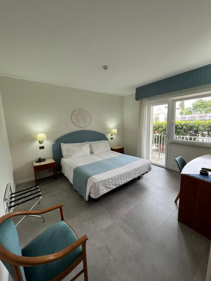 מאלצ'סינה Hotel Excelsior Bay מראה חיצוני תמונה