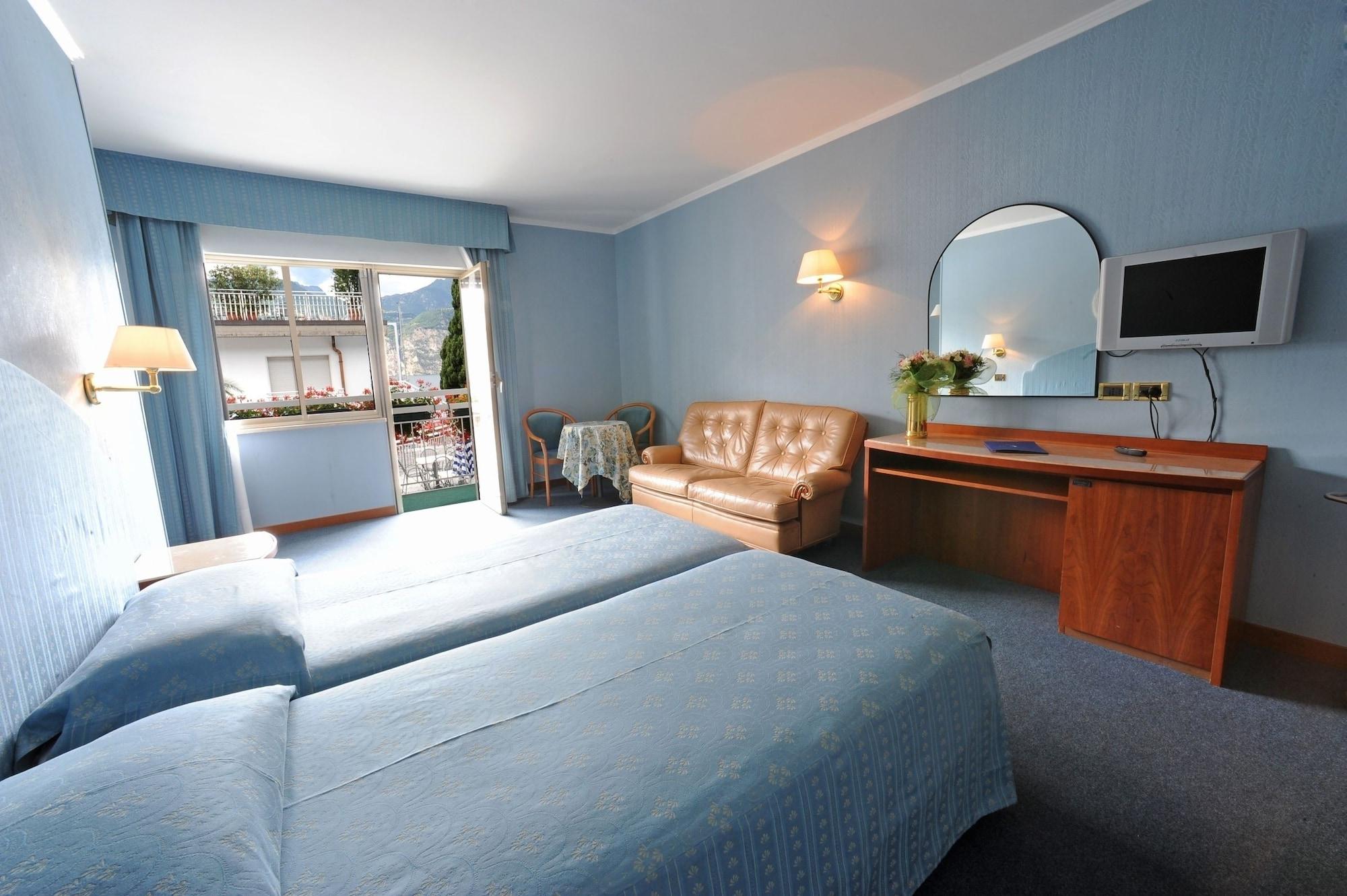 מאלצ'סינה Hotel Excelsior Bay מראה חיצוני תמונה