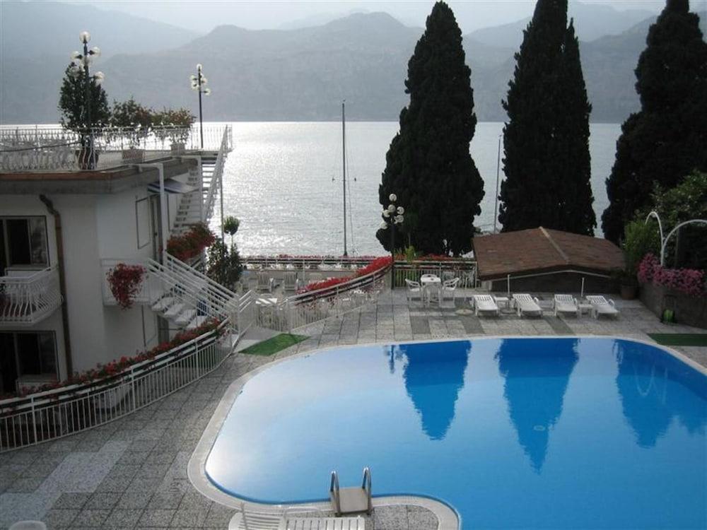מאלצ'סינה Hotel Excelsior Bay מראה חיצוני תמונה