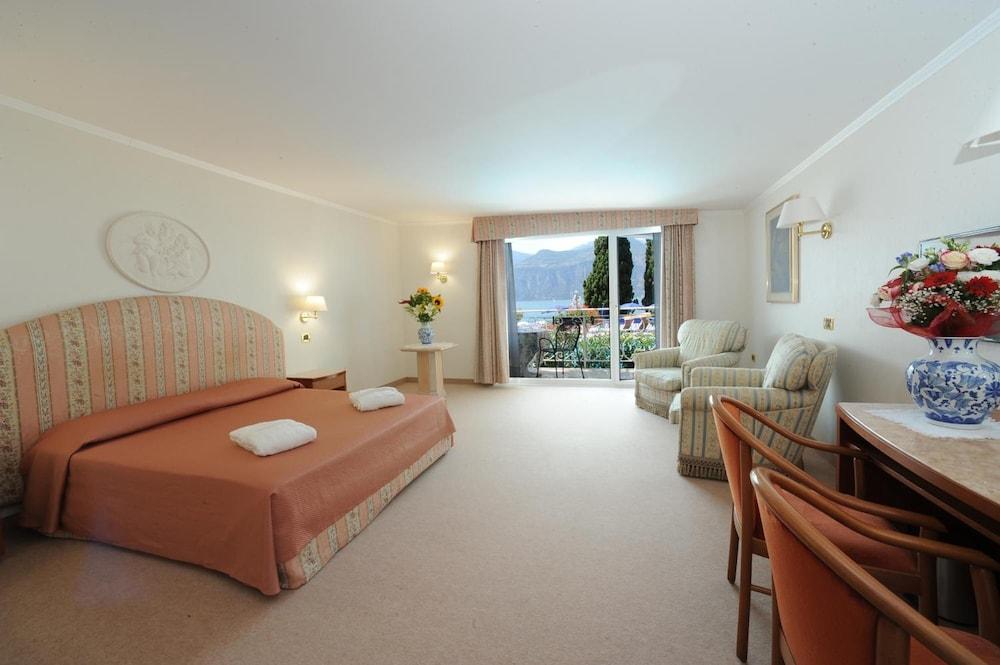 מאלצ'סינה Hotel Excelsior Bay מראה חיצוני תמונה