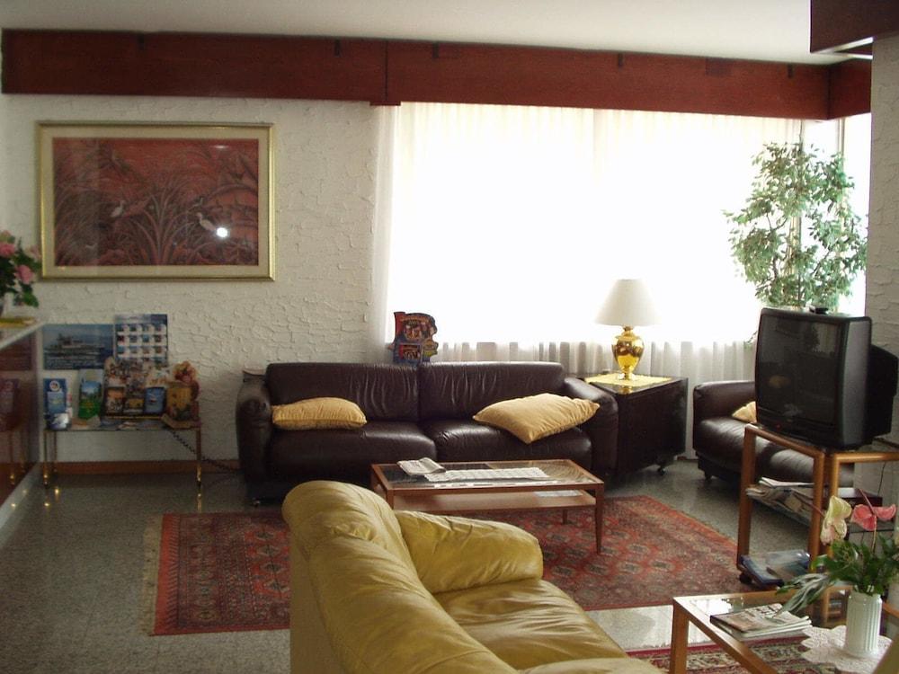 מאלצ'סינה Hotel Excelsior Bay מראה חיצוני תמונה