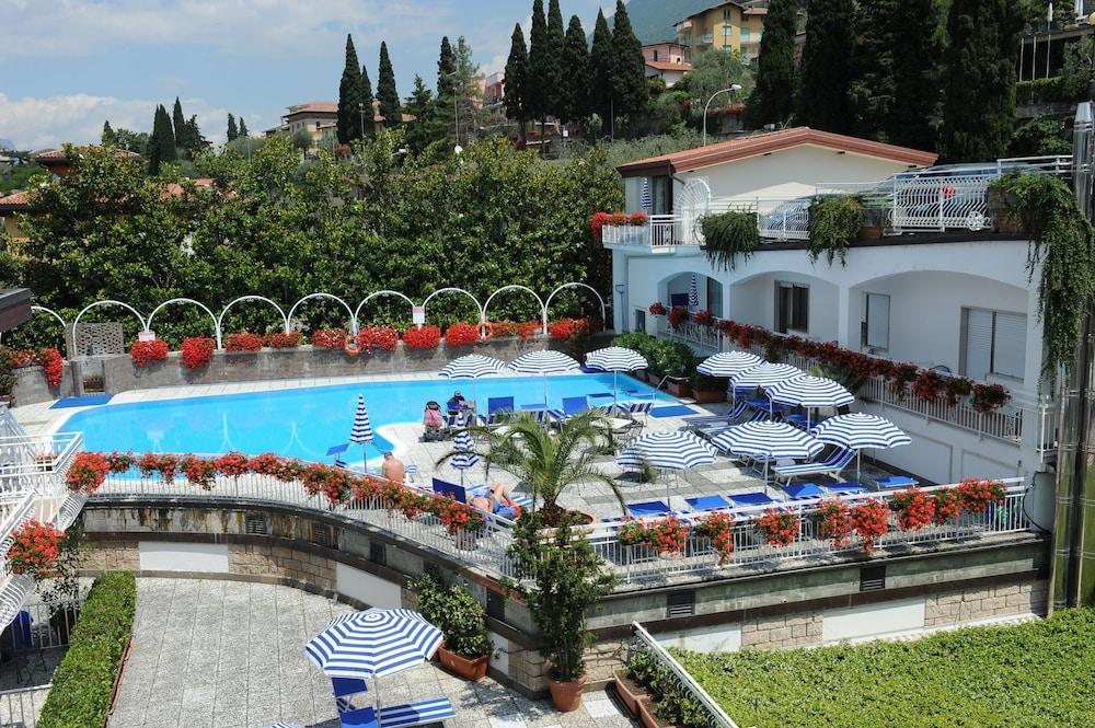 מאלצ'סינה Hotel Excelsior Bay מראה חיצוני תמונה