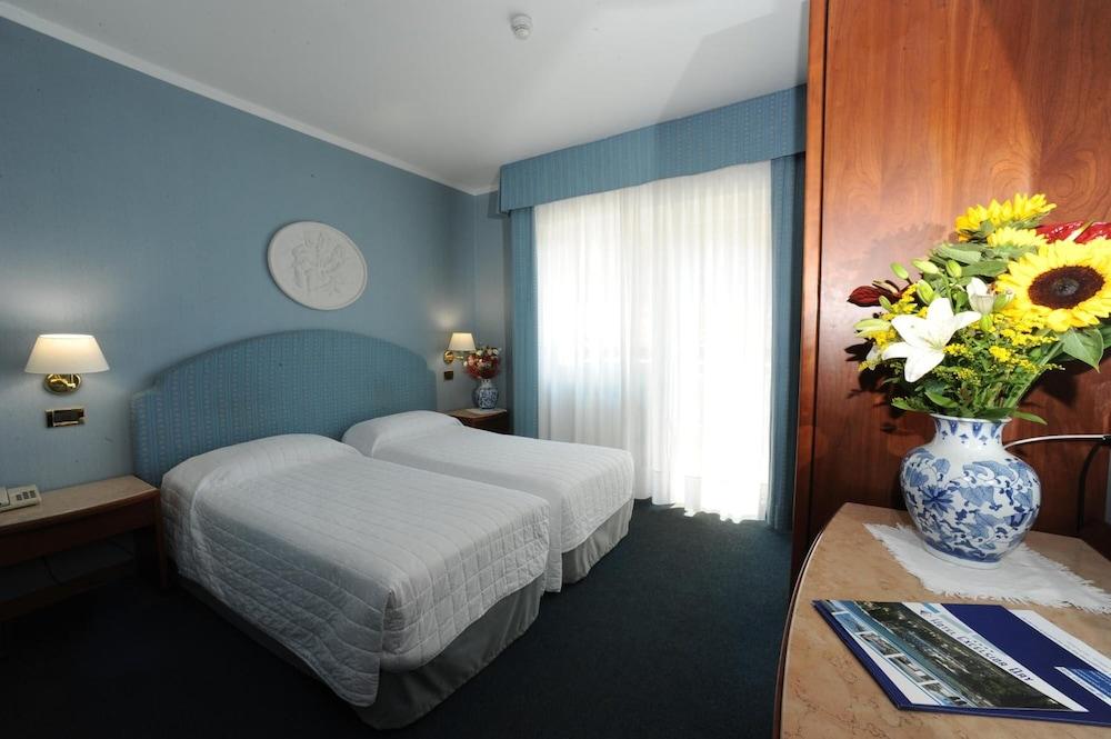 מאלצ'סינה Hotel Excelsior Bay מראה חיצוני תמונה