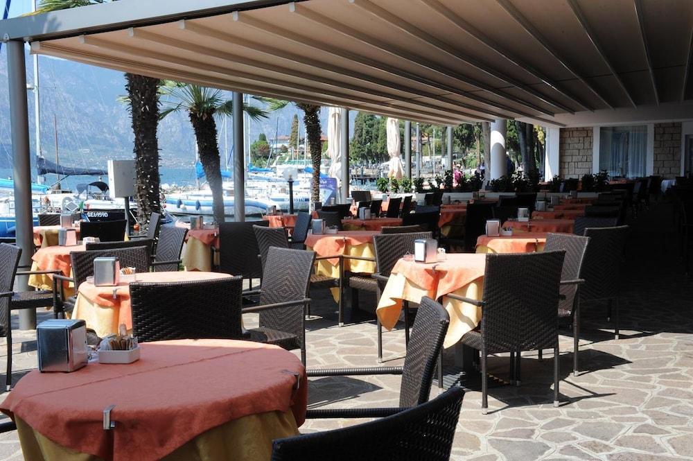מאלצ'סינה Hotel Excelsior Bay מראה חיצוני תמונה