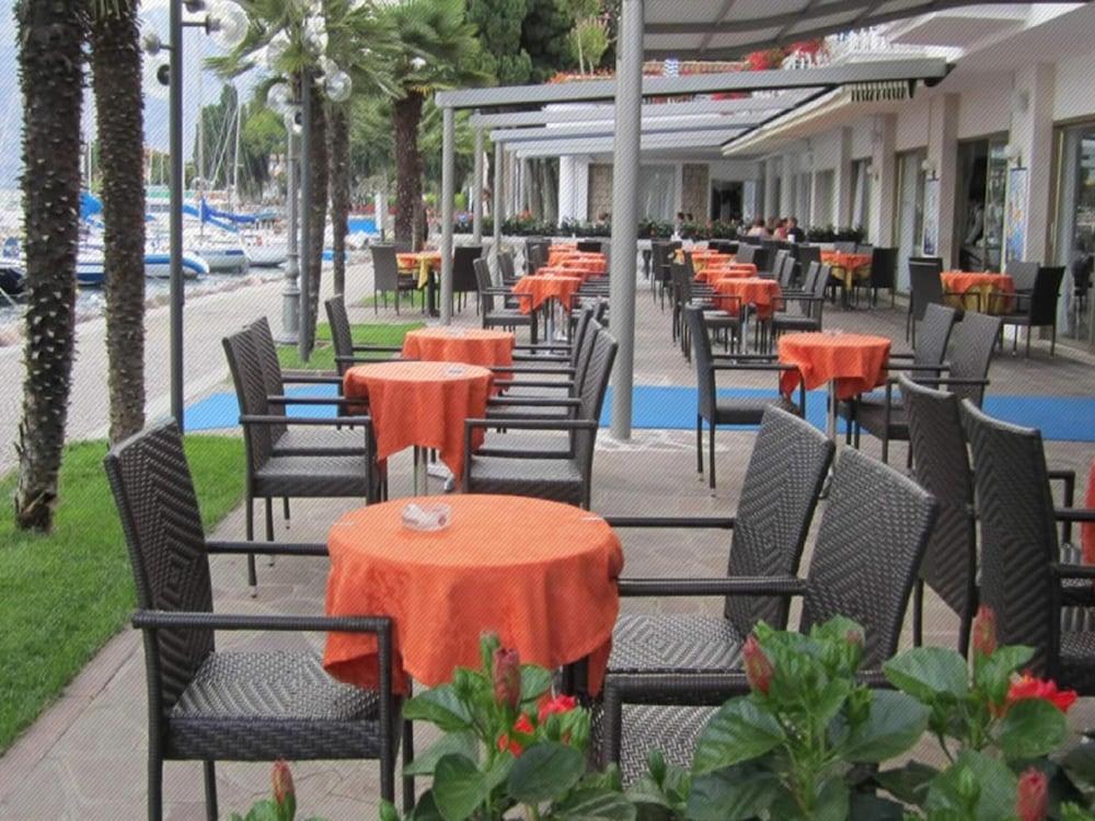 מאלצ'סינה Hotel Excelsior Bay מראה חיצוני תמונה