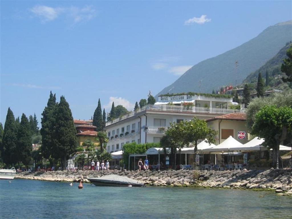 מאלצ'סינה Hotel Excelsior Bay מראה חיצוני תמונה